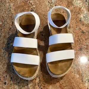 Steve Madden white espadrilles sandals Size 6.5 No tag good condition